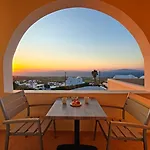 Kiklamino Sunset 4* Oia
