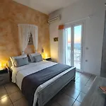 Kiklamino Sunset Apart Otel Oia
