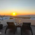 Kiklamino Sunset Oia