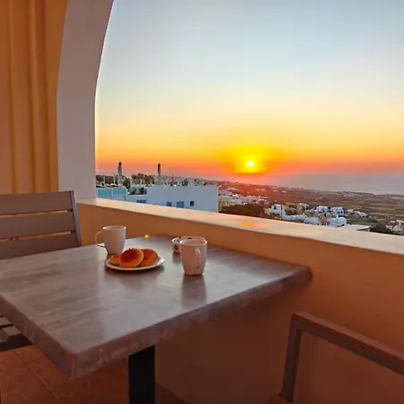 Kiklamino Sunset Oia (Santorini)