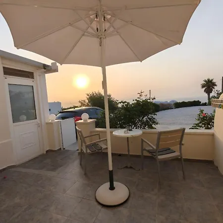 Kiklamino Sunset Oia