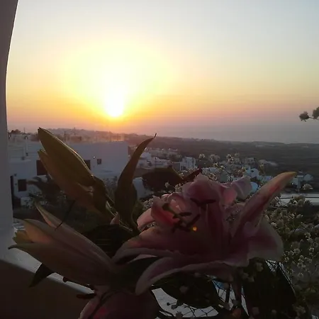 Kiklamino Sunset 3* Oia (Santorini)