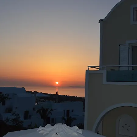Kiklamino Sunset Apart Otel Oia