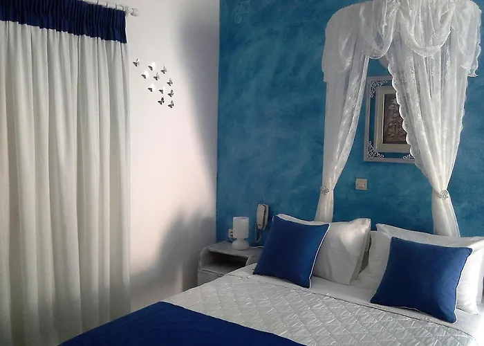 Διαμερίσματα και Στούντιο Κυκλάμινο 4*