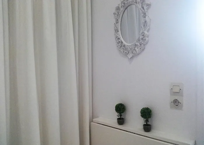 Διαμερίσματα και Στούντιο Κυκλάμινο 4*