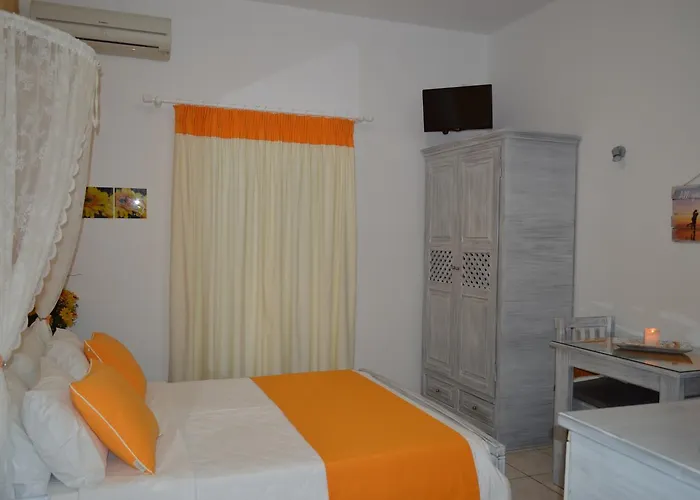 Kiklamino Sunset Oia