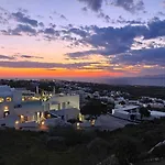 Kiklamino Sunset Aparthotel Oia