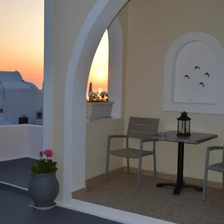 Kiklamino Sunset 3* Oia (Santorini)