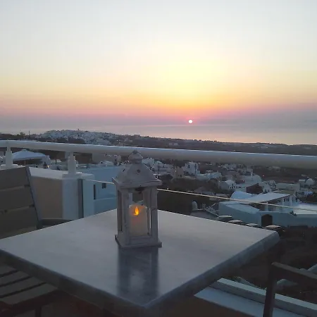 Kiklamino Sunset Oia (Santorini)