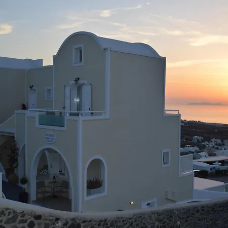 Kiklamino Sunset 3* Oia (Santorini)