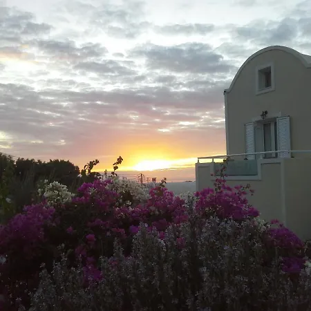 Kiklamino Sunset 3* Oia (Santorini)