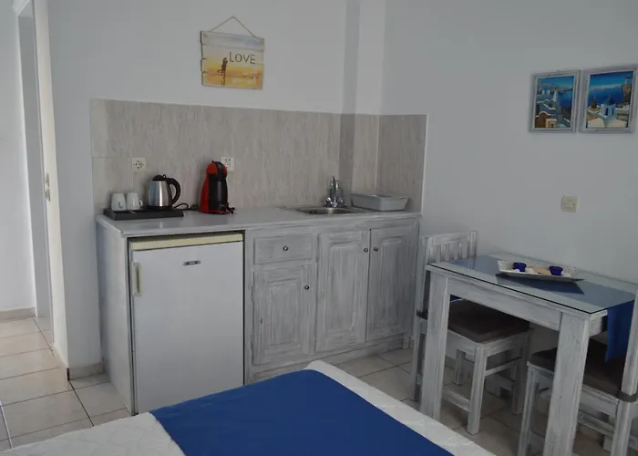 Διαμερίσματα και Στούντιο Κυκλάμινο 4*