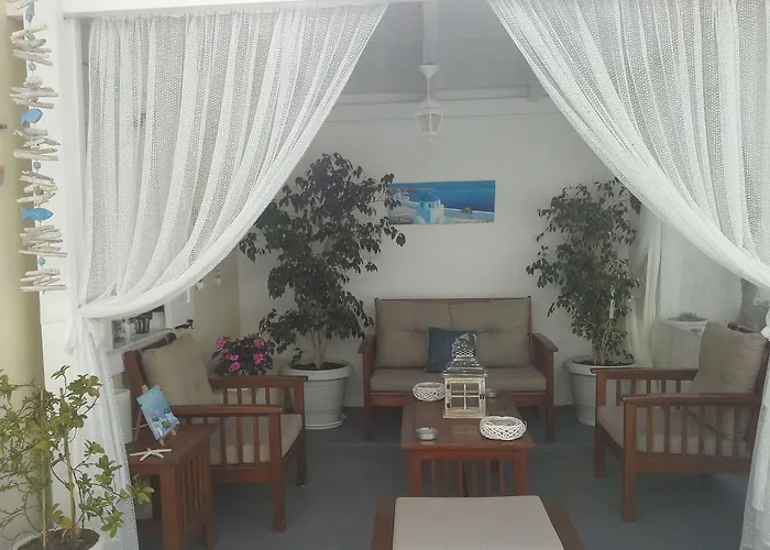 Διαμερίσματα και Στούντιο Κυκλάμινο Οία