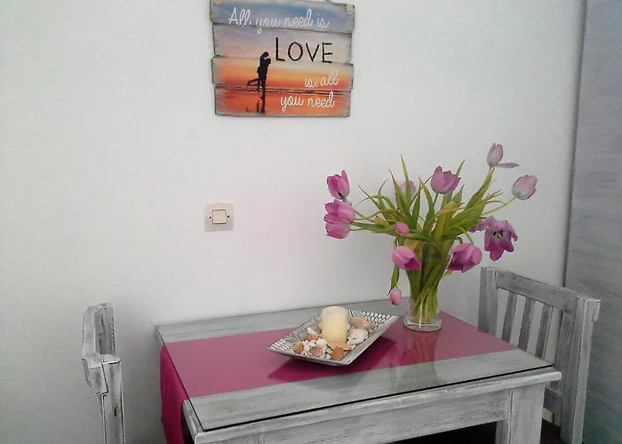 Ξενοδοχείο με διαμερίσματα Διαμερίσματα και Στούντιο Κυκλάμινο