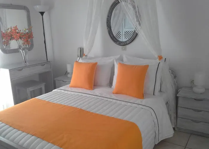 Διαμερίσματα και Στούντιο Κυκλάμινο Οία